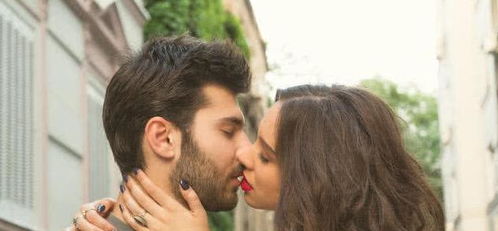 动了情是不好挽回的，感情挽回无从下手，须以行动说爱吧