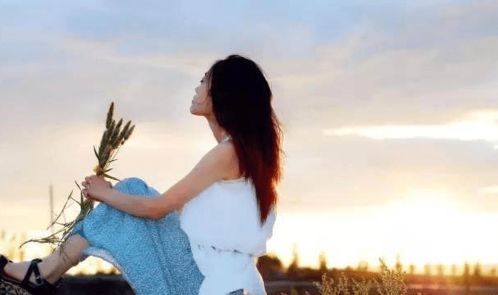 把她推开又想挽回,犹豫的决定：挽回前任