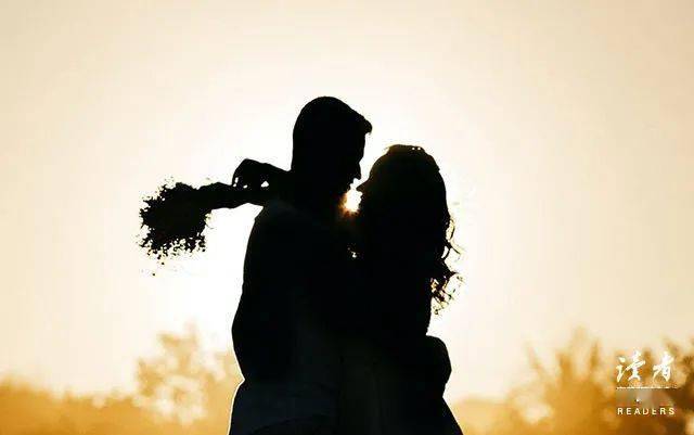 男生不够爱才不会挽回,爱得不够深，男生不会挽回)