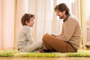 父亲挽回儿子的视频,感人！父亲努力挽回儿子的视频