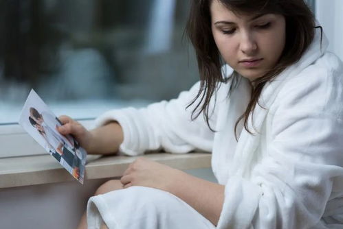 前任暗示挽回他的话,前男友展示恩爱照暗示复合