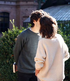 男人假意挽回女主,男人故意追回女主