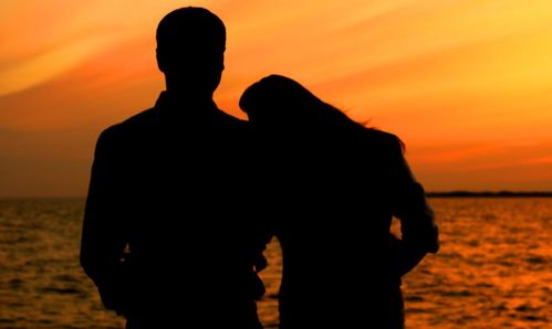 男子为挽回分手恋人,挽回爱情，男子展开行动