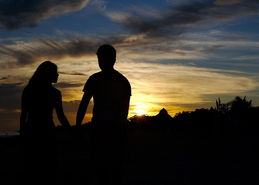 破裂的婚姻无力挽回,分手成局，挽回难。