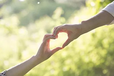 女生千万不要主动挽回,女生切勿主动挽回，懂得放手更明智。