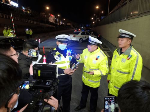 民警挽回感情违法吗,民警介入情感如何处理？