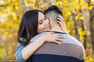 拥抱可以挽回感情吗,如何用拥抱挽回感情