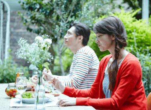 女友出嫁该不该挽回,挽回已出嫁女友，是否值得？