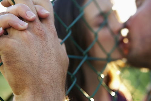 老公外面出轨怎么挽回,丈夫出轨如何挽救婚姻