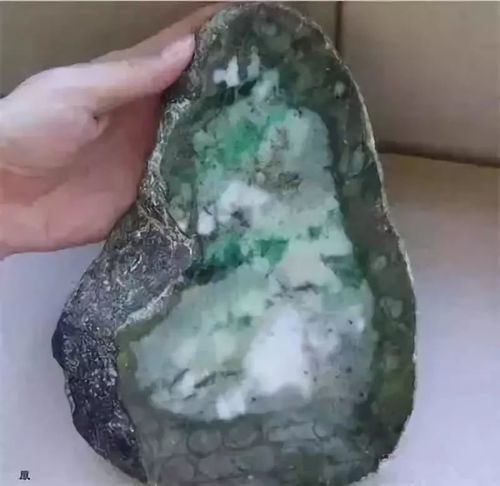 翡翠碎了能挽回吗,翡翠碎了，还能修复吗？