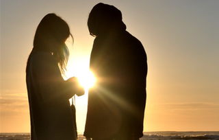 挽回男人的句子经典,挽回男友，成功保住爱情)