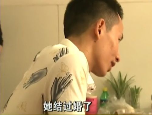 胖男孩哭着挽回女友,胖男孩泪崩赢回女友