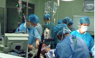 医院挽回老人性命,老人因医院抢救获救新标题：医院紧急抢救成功