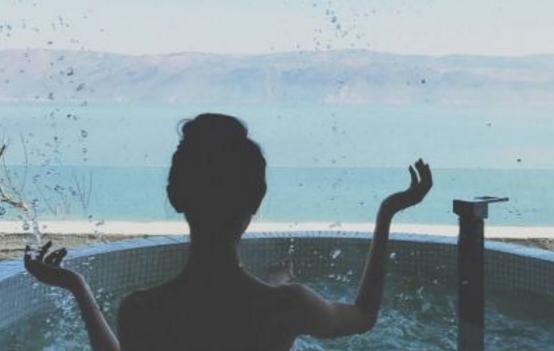 形容已经不可挽回,无可挽回：失去的永不再现