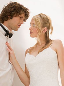 女人出轨怎么挽回他,如何挽回女人的出轨行为