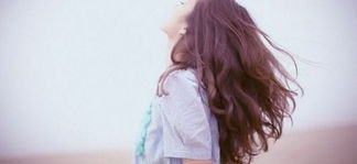 男生边挽回边哭,男生哭泣着挽回女友