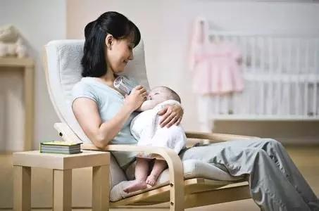 老公用孩子挽回老婆,丈夫带孩子寻求妻子的原谅