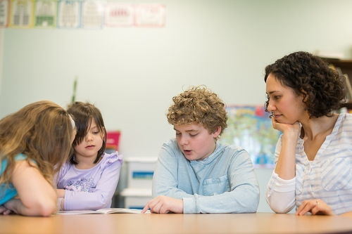 如何挽回孩子依恋感,挽回孩子依恋：重建亲子关系