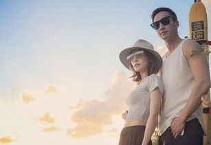 男友下跪挽回初恋,初恋男友下跪重拾爱情