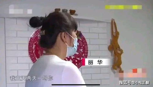 美女为了挽回男友下跪,女孩下跪求和男友复合)