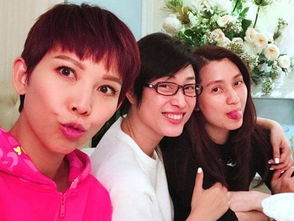 搞笑路人挽回女朋友,路人逗趣挽回女友，感人重聚！