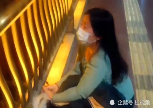 女友哭泣挽回男友,感人一幕！女友泪崩，男友被挽回