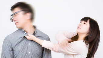 男生给女生跪下挽回,男生跪求女生回心转意