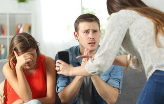 暴力挽回的女朋友,争取恋人回心转意