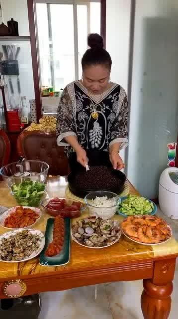 总裁亲自做饭挽回婚姻，领导细心善良，用心做好每一道菜，所以她的家庭幸福美满