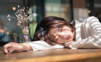 女朋友说配不上挽回,挽回女友自卑情绪的方法