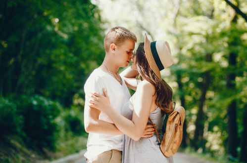 如何用身体挽回竹马,身体接触挽回童年爱