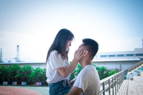 吵架如何挽回男生的心情，男友生气后如何重建感情