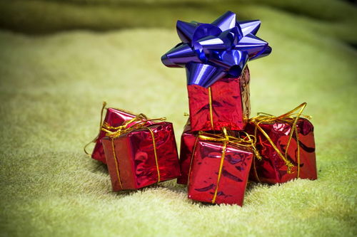 分手后送女友礼物挽回,分手后如何挽回女友？一份特别的礼物或许能解决！