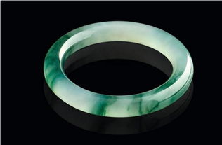 翡翠手镯发黄怎么挽回,如何恢复发黄的翡翠手镯？