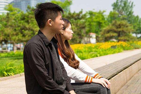 分手半年女生想挽回,分手半年后，女孩想挽回，扳回余生。