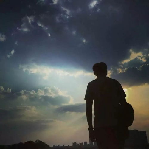 隐藏型人格男生挽回,探寻内敛男孩心理，成功挽回爱情