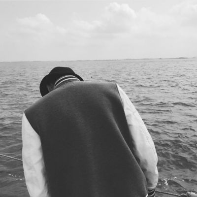 挽回爱情图片男生伤感,伤心失落的男生，如何挽回爱情？