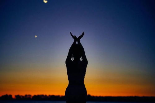 虽然过去无法挽回,无法改变的过去，向前看去。)