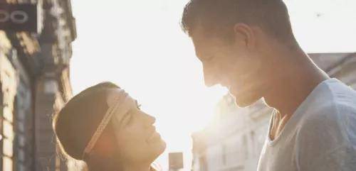 错误挽回感情文案爱情,挽回感情的正确方法，让爱重回你我心间