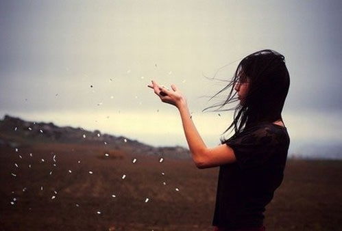 挽回前任的句子情感,怎样让前任重新回到你身边