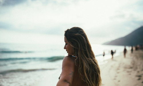 女生暗示挽回的话语,女生怀念分手前，暗示挽回爱情