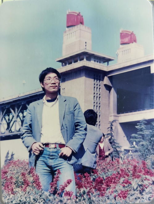 总梦到前男友挽回，初恋曾经，痴心难舍，梦里前男友依旧唤醒我的心。