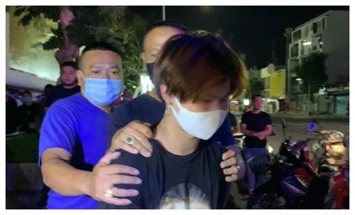 女人拒绝男人的挽回,男子企图挽回被拒女友