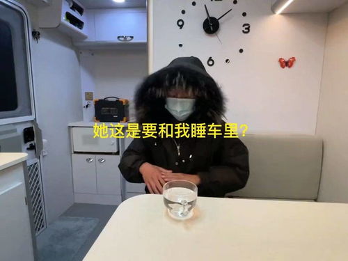 小伙敲门想要挽回女友,男子敲门挽回女友