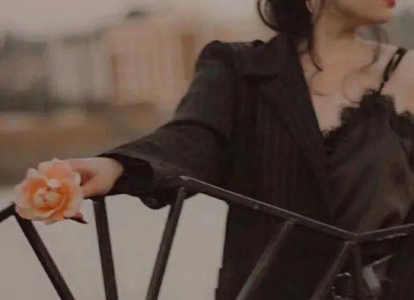 女子找帅哥挽回感情,女子为挽回感情寻找帅哥