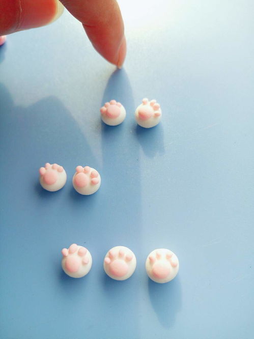 树脂粘土按压挽回缩,用树脂粘土修复损坏物品