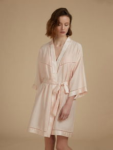 穿着睡衣试图挽回形象,睡衣也能时尚！化身睡衣女王拯救形象