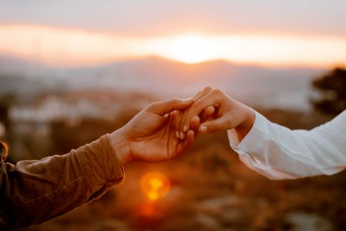 想挽回婚姻找回忆,如何挽回婚姻？40字翻译：重拾婚姻爱情