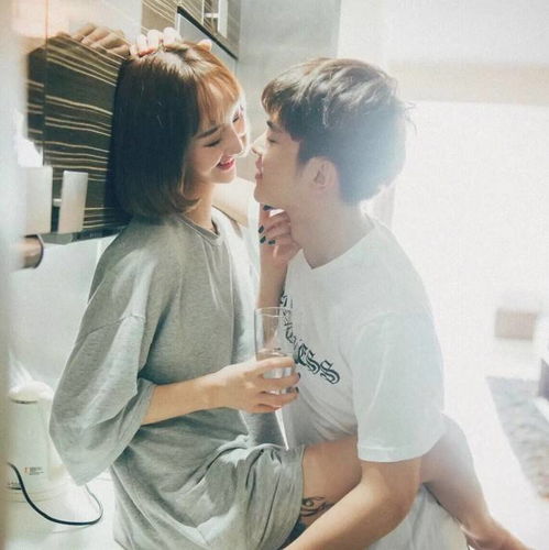 头像情侣挽回男友图片,情侣挽回成功，男友回归身旁