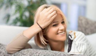 女友嫁给土豪如何挽回,怎么挽回女友嫁给土豪的心？